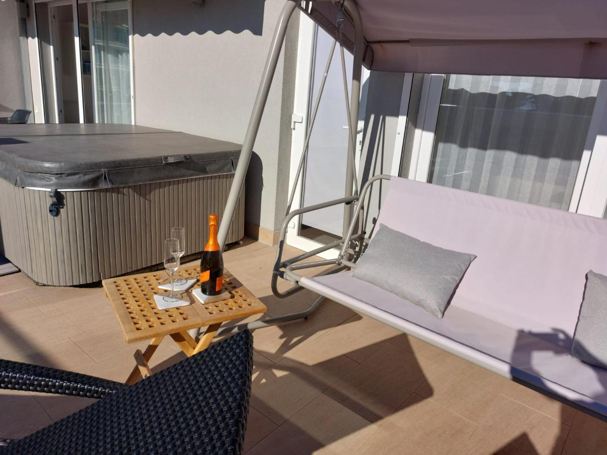 App Lux F Apartamento *